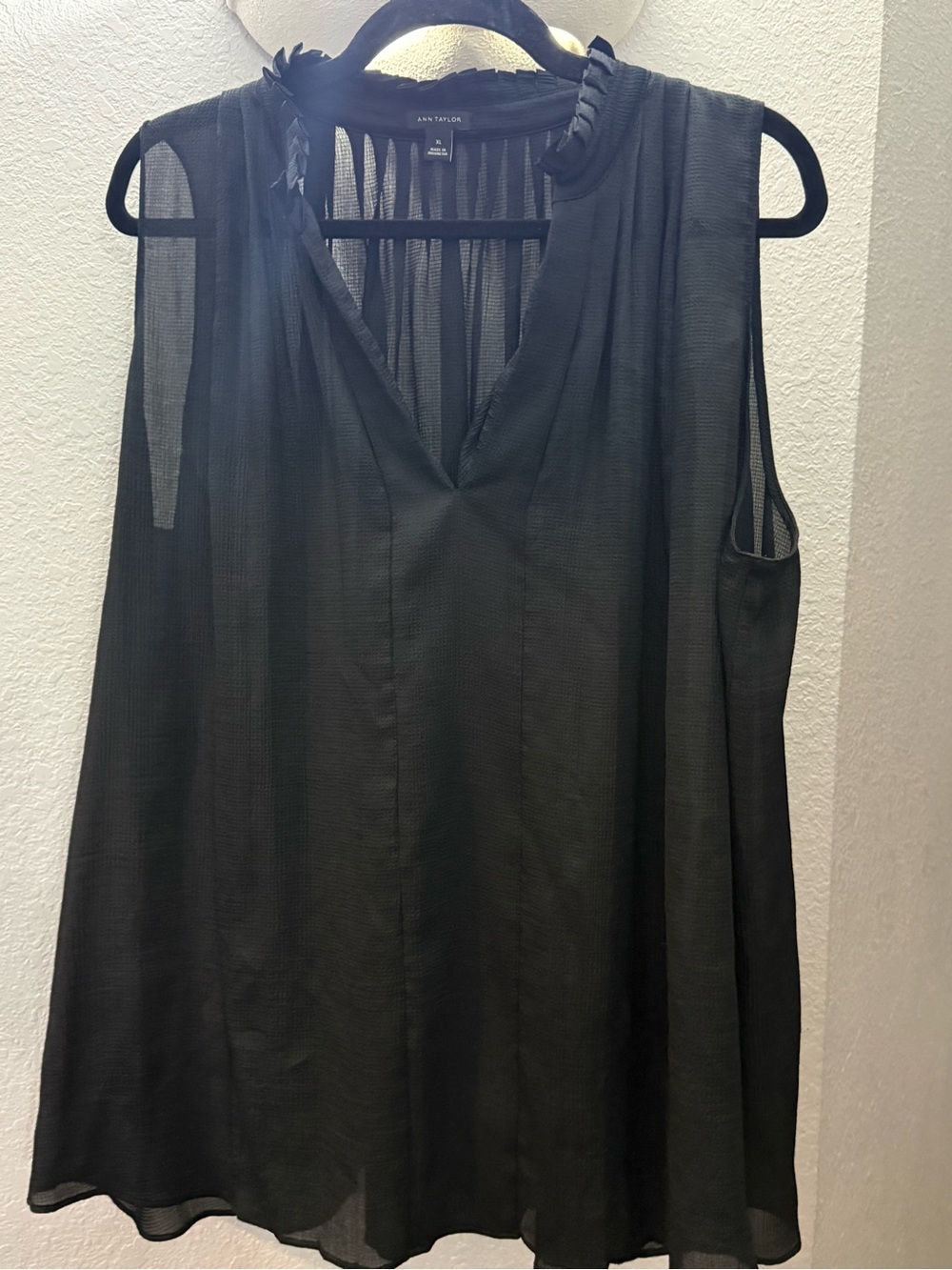 Ann Taylor Black Sheer Sleeveless V-Neck Camisole